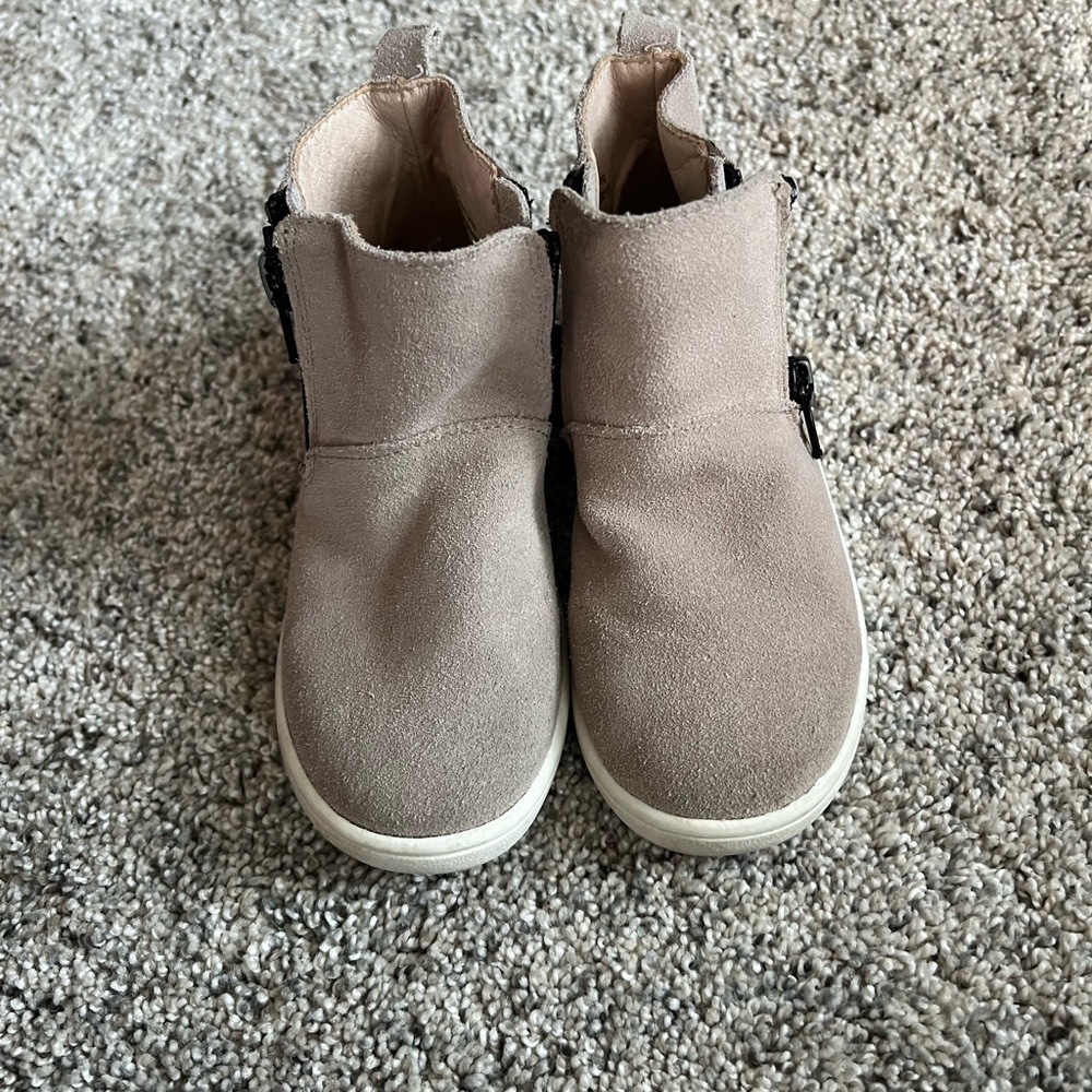 Monkey Feet suede boot